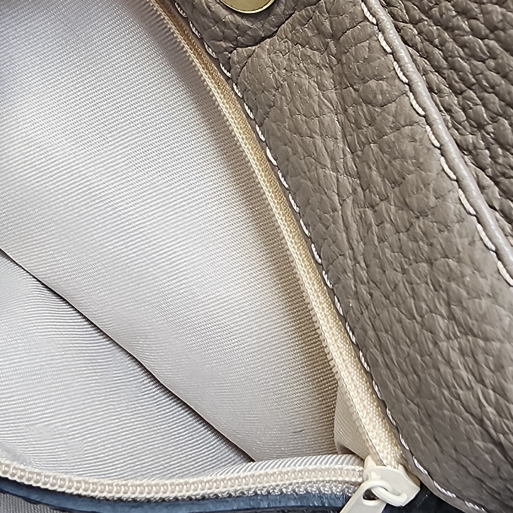 Valentina Italy Taupe Pebble Leather Crossbody Bag w/ Black Strap EUC - Picture 13 of 14